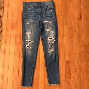 EUC Super cute distressed AE Jeans :)